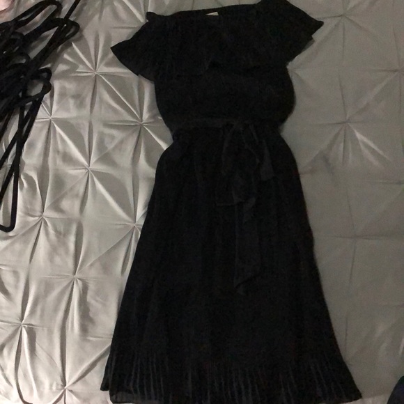 MICHAEL KORS OFF THE SHOULDER RUFFLE DRESS WITH TIE - Picture 1 of 2